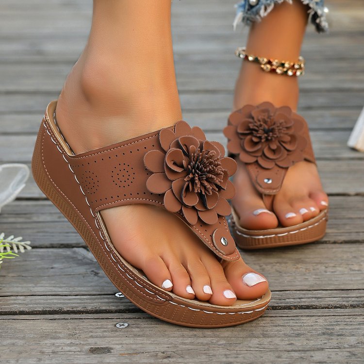 Floral Flops — Plus-size Floral Print Flip-flops in Black