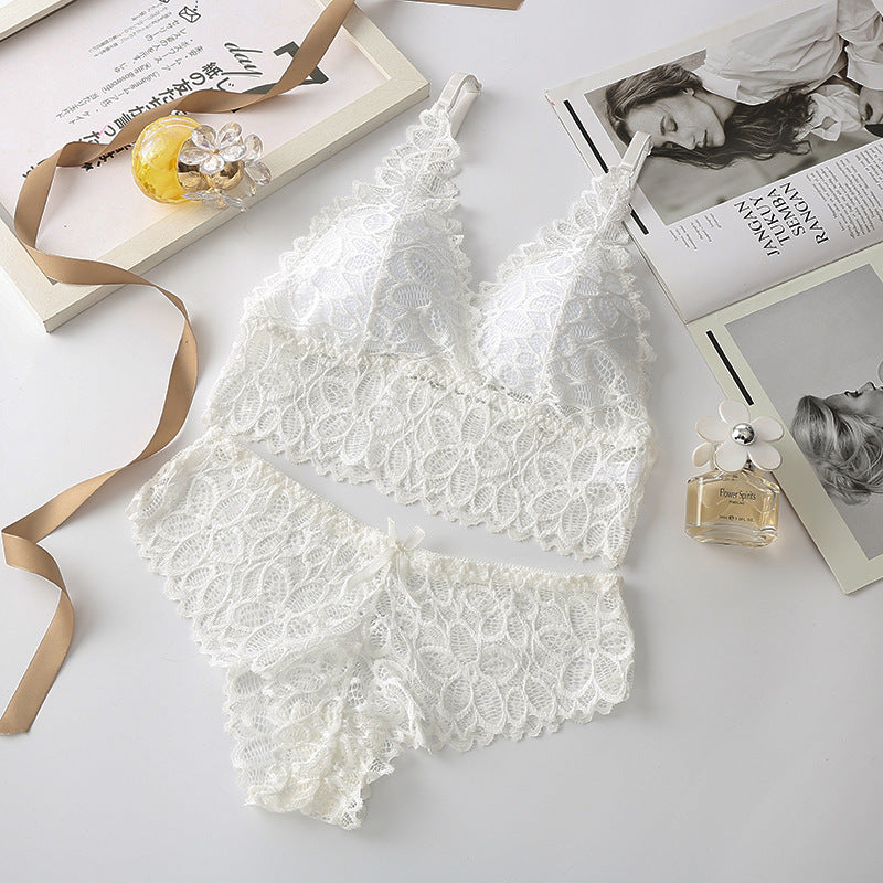 Dynamic Duo — Chic Two-Piece Lace Lingerie Set