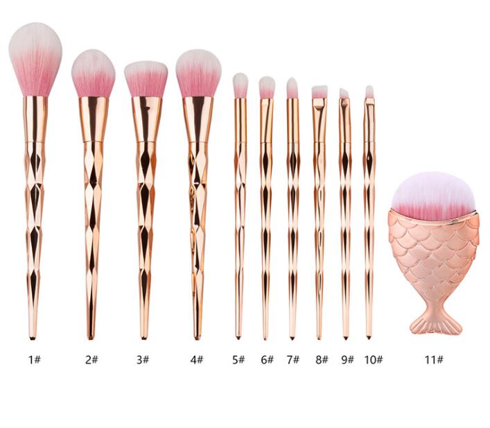 Diamond Dazzle — 1pc Fish Shape Makeup Brush