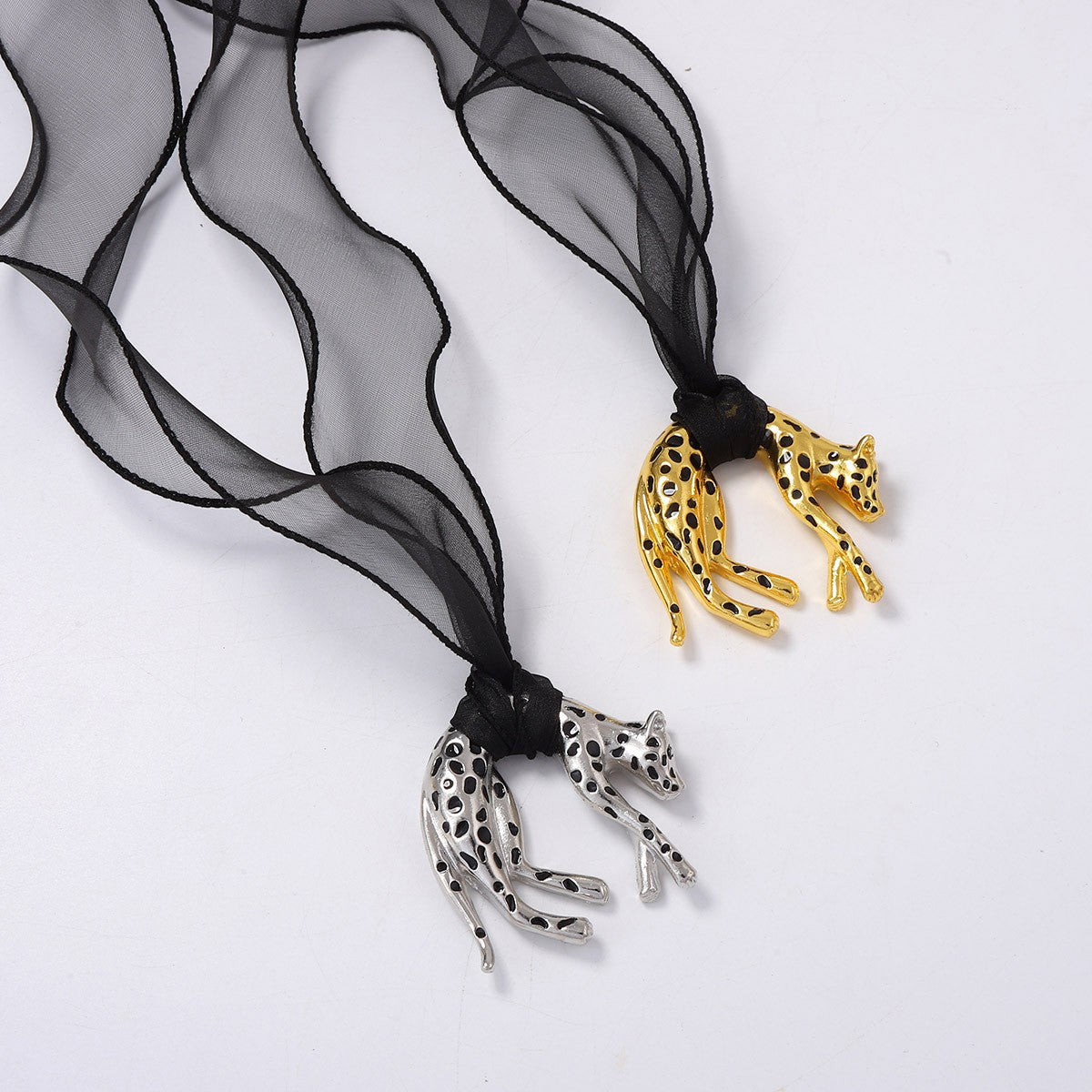 Ribbon & Rouged — Exaggerated Ribbon-Laced Necklace, Euro-American Style