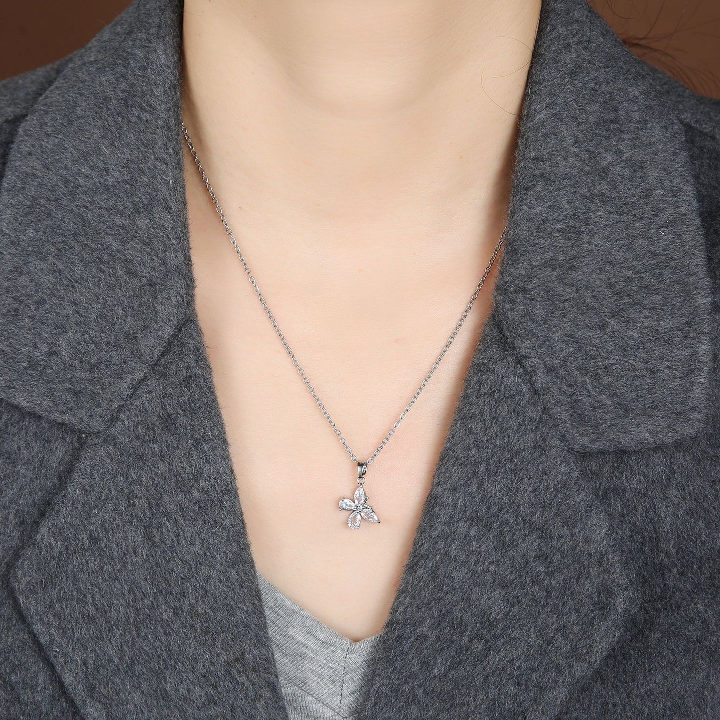 Chains of Love — Niche Light Luxury Collarbone Chain