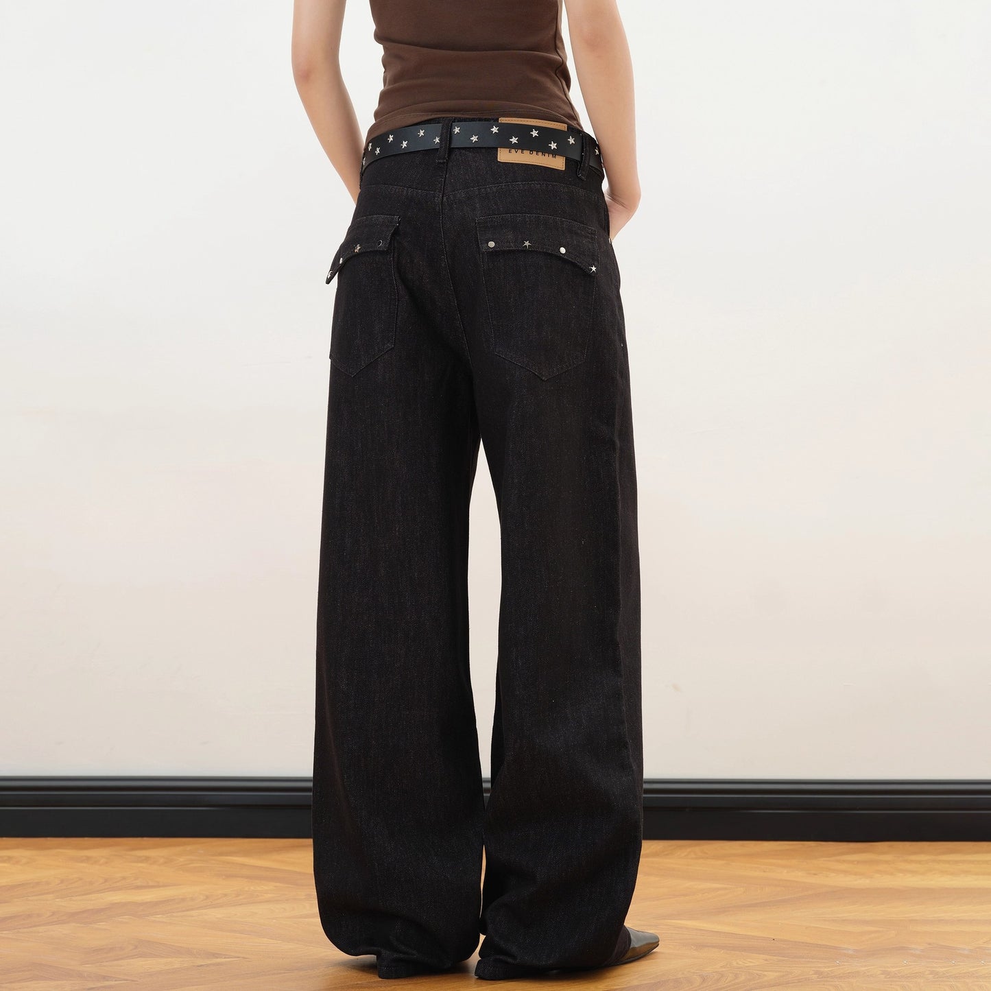 Jean-ius Style — High-End Straight-leg Denim with Stars