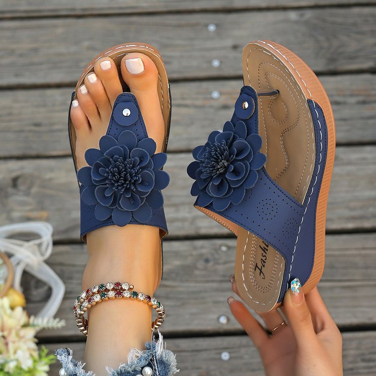Floral Flops — Plus-size Floral Print Flip-flops in Black