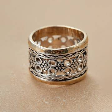 Retro Rewind — Distressed Wide-Ring for Versatile Style
