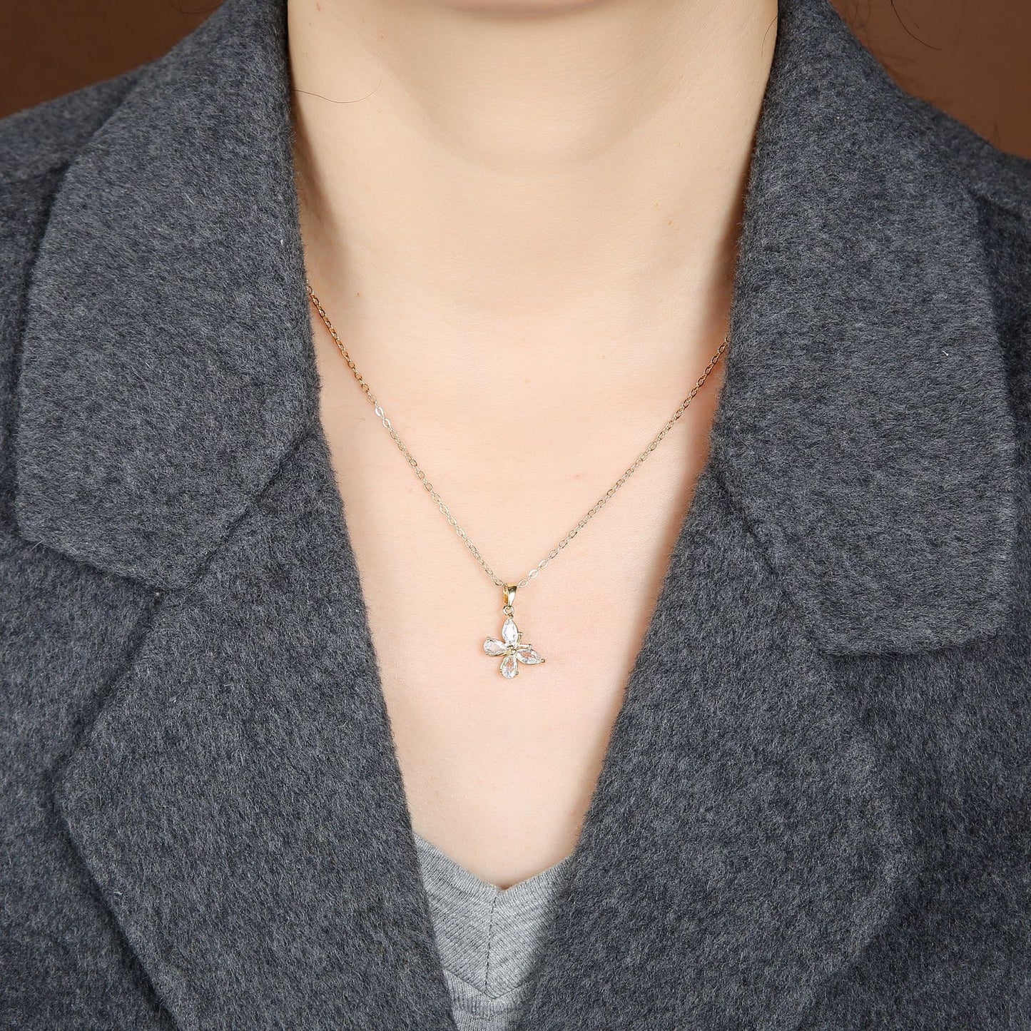 Chains of Love — Niche Light Luxury Collarbone Chain