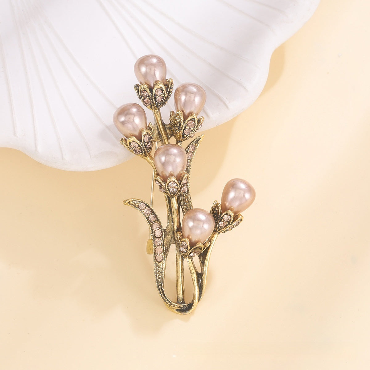 Brooching Brilliance — Women's High-End Pearl Flower Bouquet Brooch