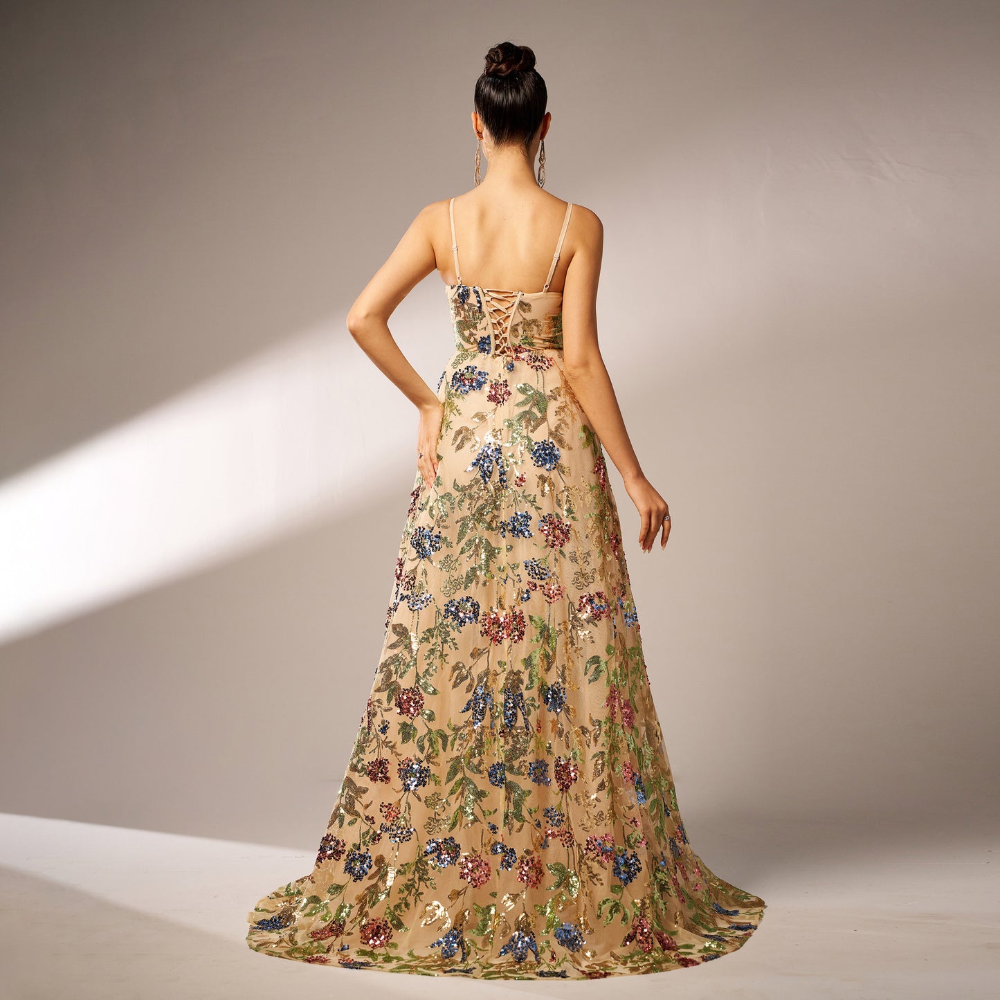 Sequined Stunner — Elegant Sleeveless Suspender Evening Dress
