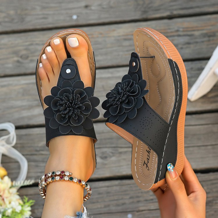 Floral Flops — Plus-size Floral Print Flip-flops in Black