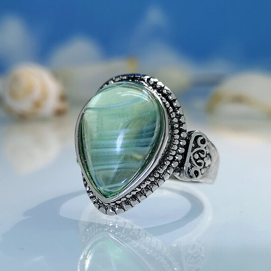 Stone Cold Style — Retro Gemstone-Inlaid Women's Ring